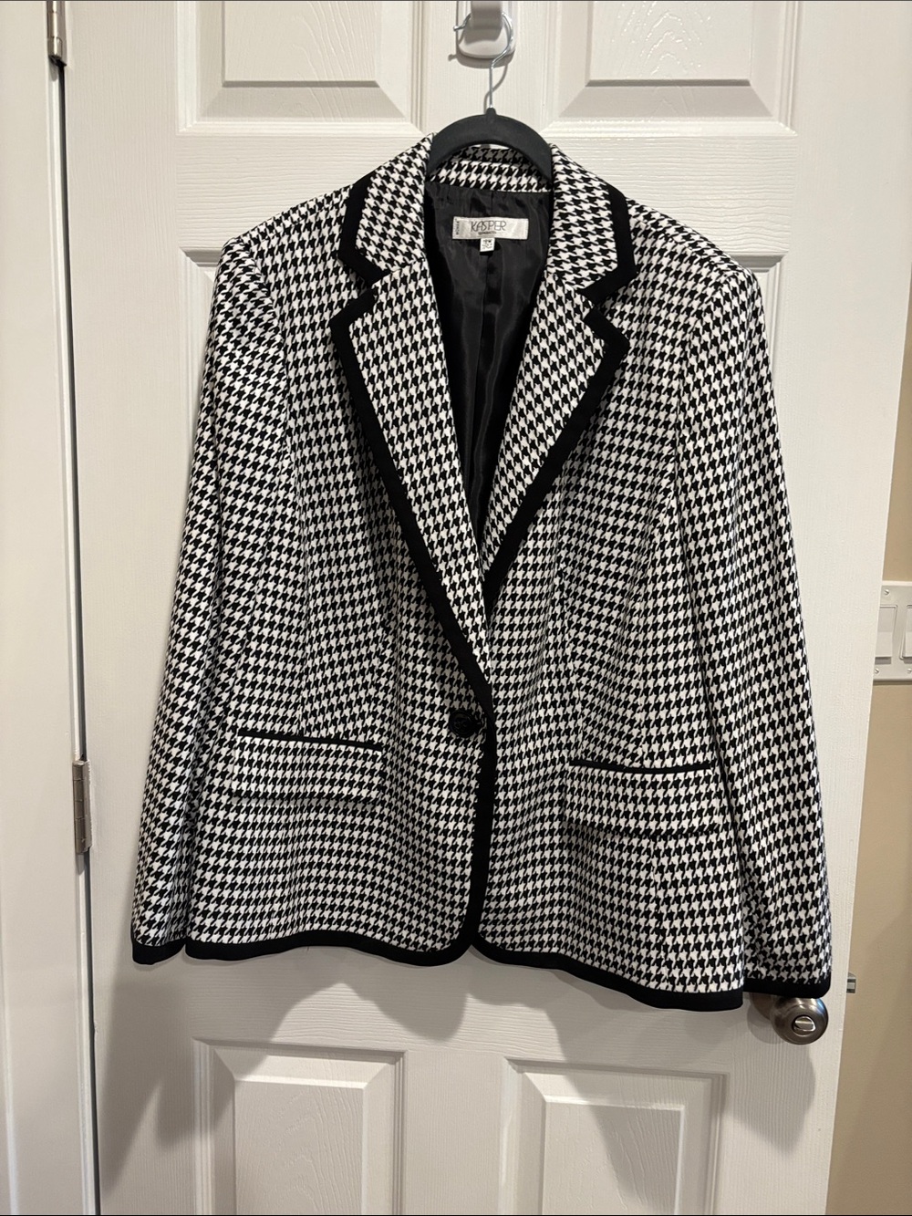 Kasper Black and White Houndstooth Blazer with Contrast Trim